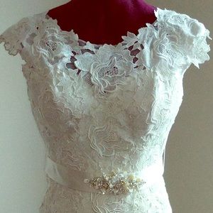Lace wedding dress